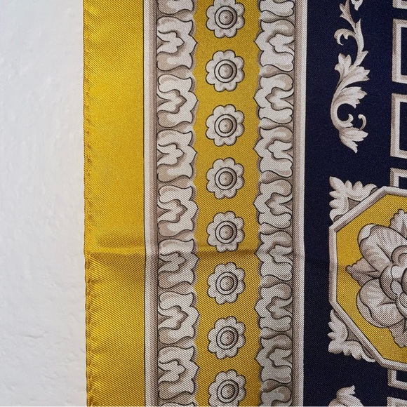 Luxury Versace silk scarf 35" square yellow gold navy cream baroque design NWOT - Picture 6 of 16